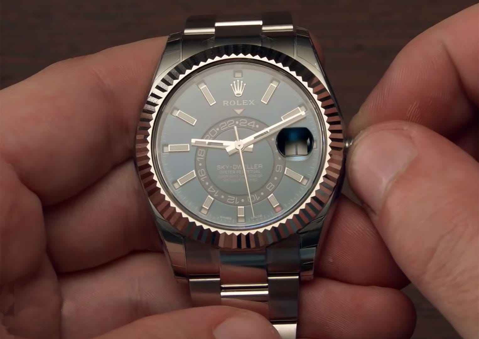 The functions are operated by both the crown and the 'Ring Command Bezel'